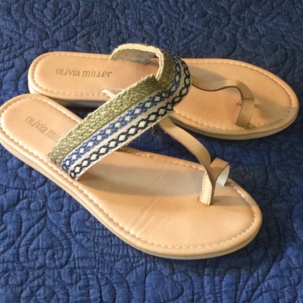 Olivia Miller toe sandals size 7 embroidered look